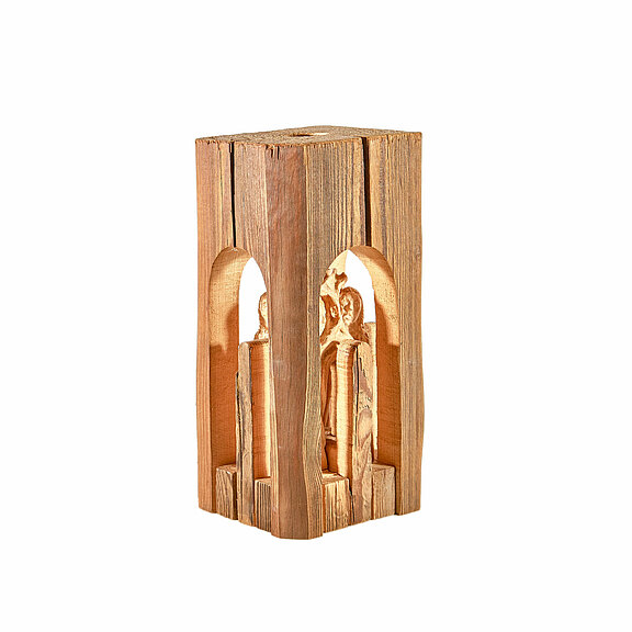 Balkenlicht mit Figurengruppe - Jahr: 2014 - Abmessungen: 41 19 17 - Material: Balkenlicht gesägt, geschnitzt Balkenlicht mit Figurengruppe - Jahr: 2014 - Abmessungen: 41 19 17 - Material: Balkenlicht gesägt, geschnitzt
